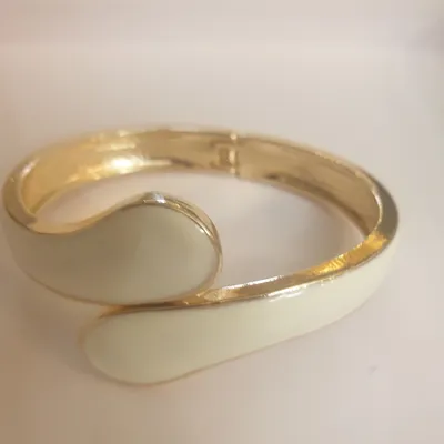 Bracelet d 6 crème et doré 